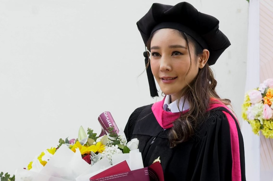 แตงโม นิด้า คว้าปริญญาตรี ภายใน 2 ปี เชื่อว่าพ่อต้องภูมิใจ แตงโม นิด้า คว้าปริญญาตรี ภายใน 2 ปี เชื่อว่าพ่อต้องภูมิใจ