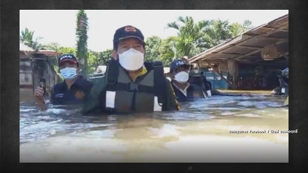 “ไทด์ - ท็อป” ลงพื้นที่ จ.อ่างทอง ควักเงินส่วนตัว 4 แสนช่วยน้ำท่วม (มีคลิป) “ไทด์ - ท็อป” ลงพื้นที่ จ.อ่างทอง ควักเงินส่วนตัว 4 แสนช่วยน้ำท่วม (มีคลิป)