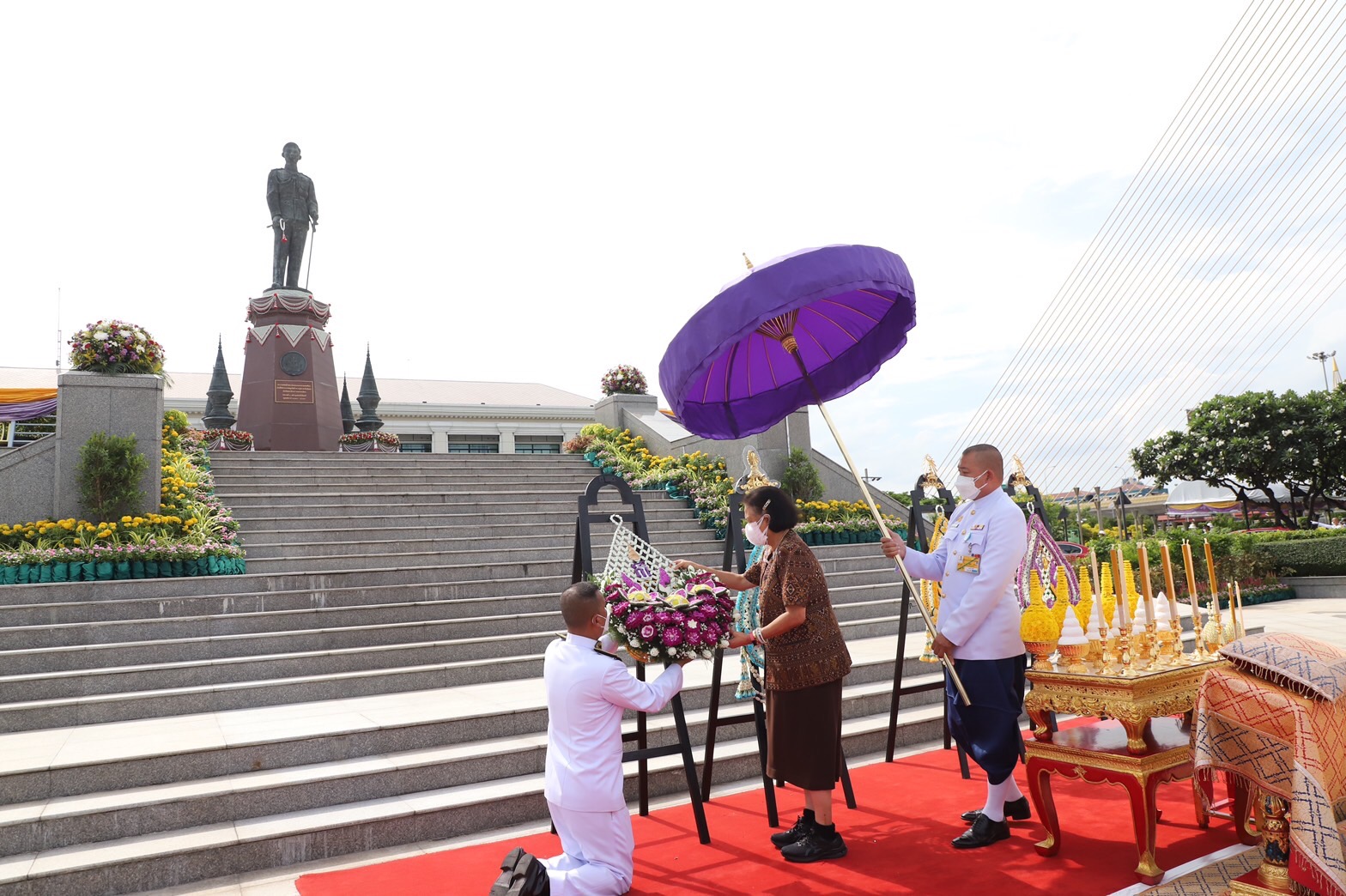 กรมสมเด็จพระเทพฯ เสด็จแทนพระองค์ ทรงวางพวงมาลาถวายราชสักการะพระบรมราชานุสาวรีย์พระบาทสมเด็จพระปรเมนทรมหาอานันทมหิดลเนื่องในวันคล้ายวันสวรรคต กรมสมเด็จพระเทพฯ เสด็จแทนพระองค์ ทรงวางพวงมาลาถวายราชสักการะพระบรมราชานุสาวรีย์พระบาทสมเด็จพระปรเมนทรมหาอานันทมหิดลเนื่องในวันคล้ายวันสวรรคต