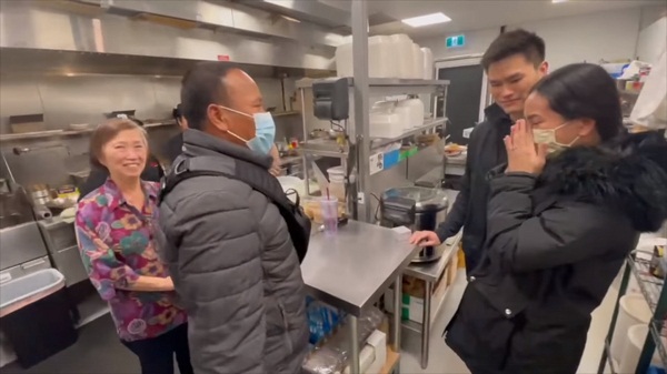 ไมค์ ภิรมย์พร จัดงานบายศรีสู่ขวัญ ต้อนรับลูกสาวกลับเมืองไทย (มีคลิป) ไมค์ ภิรมย์พร จัดงานบายศรีสู่ขวัญ ต้อนรับลูกสาวกลับเมืองไทย (มีคลิป)