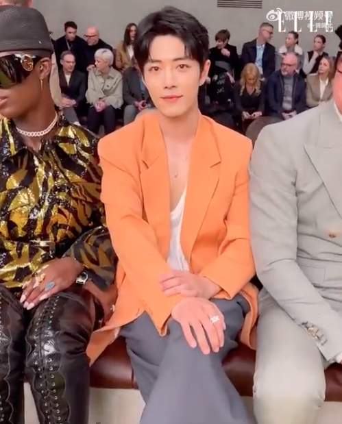 'เซียวจ้าน' 2 ลุค!! หล่อคูลดูคิวต์ใจเหลว บุก 2 แฟชั่นโชว์ในวันเดียวที่มิลาน 'เซียวจ้าน' 2 ลุค!! หล่อคูลดูคิวต์ใจเหลว บุก 2 แฟชั่นโชว์ในวันเดียวที่มิลาน