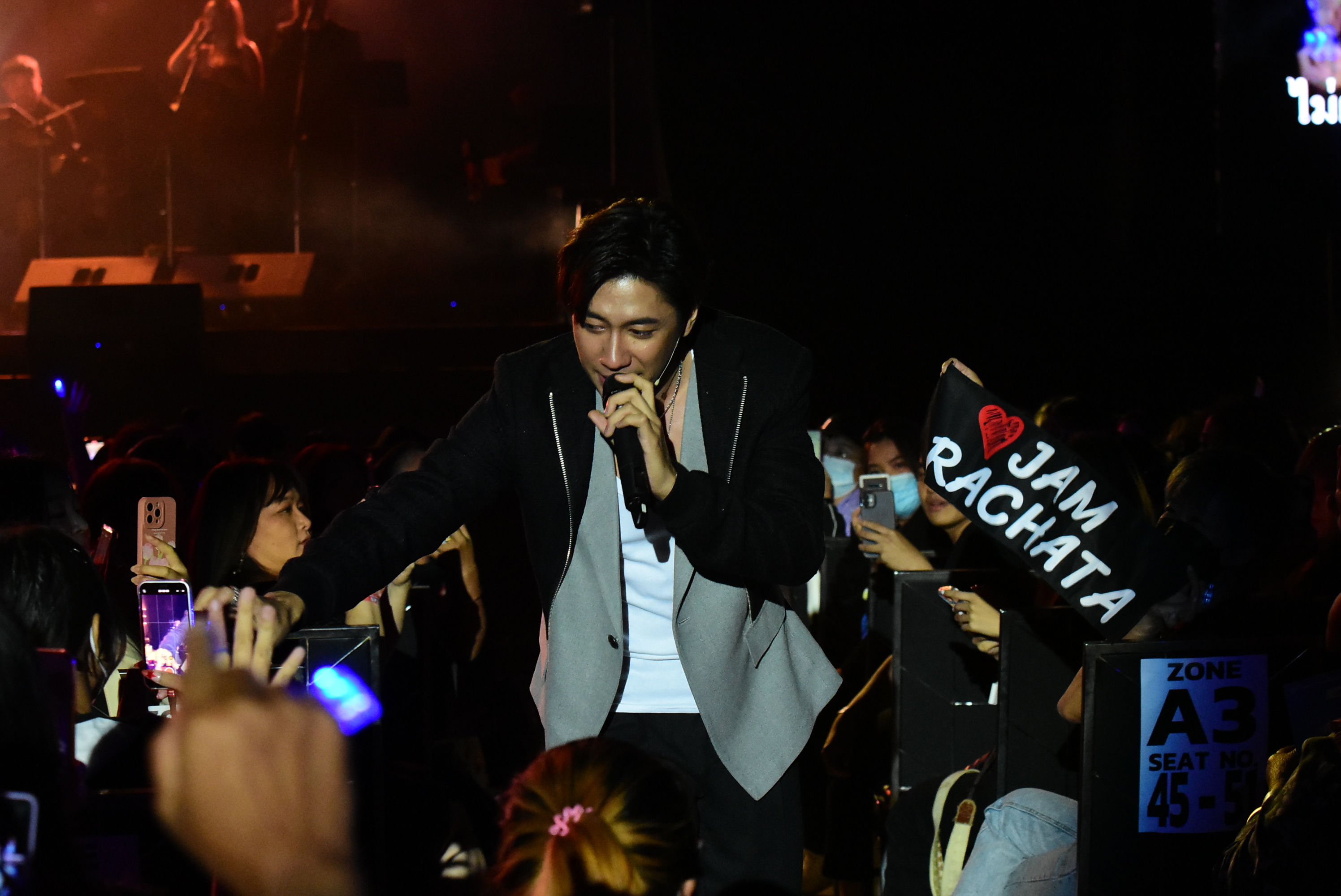 แฟนๆ กรี๊ดสนั่น ฟิล์ม ธนภัทร โผล่เซอร์ไพรส์ แจม รชตะ กลางเวทีแฟนมีตติ้ง