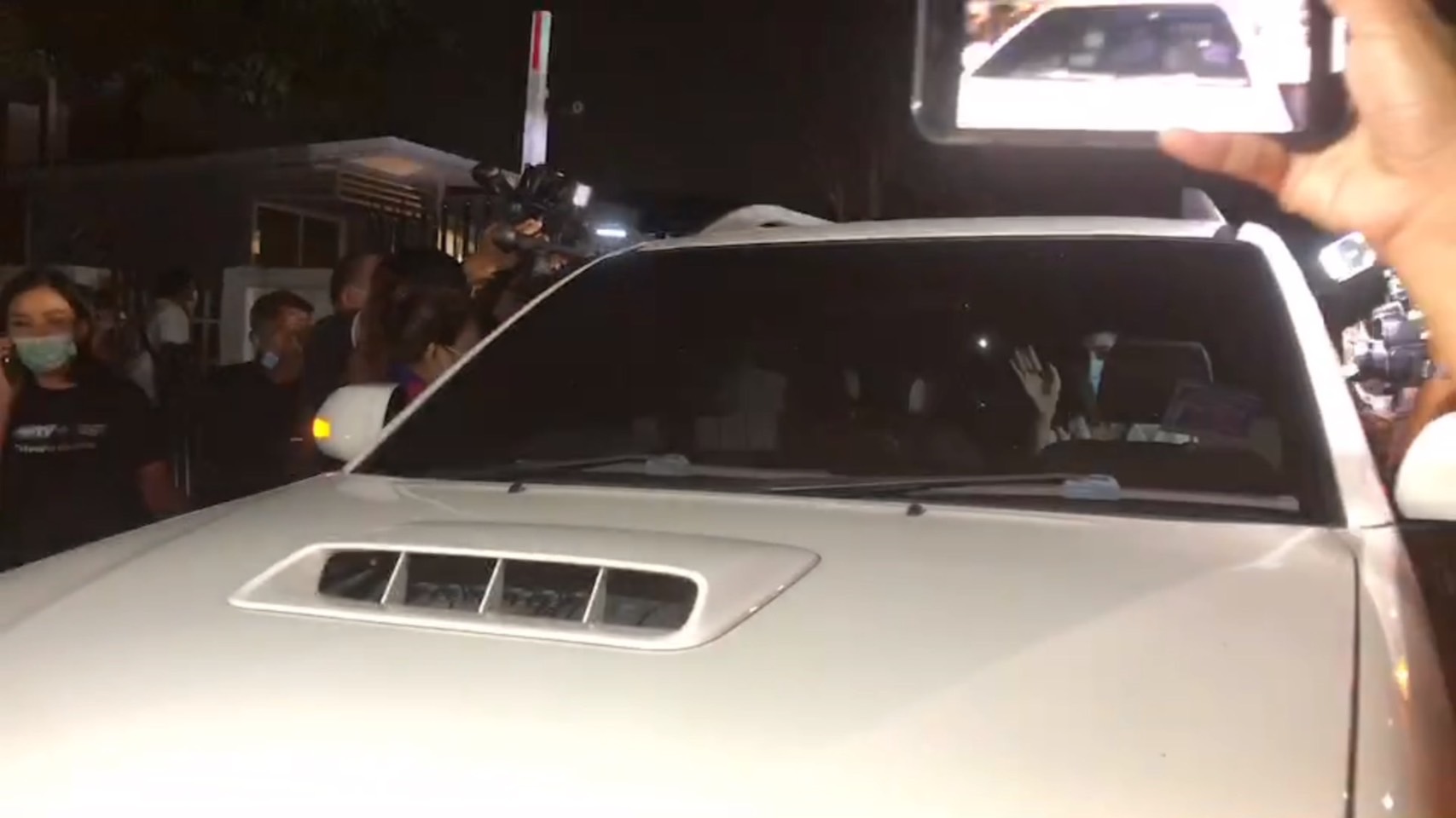 เพื่อนบ้านยืนยัน พิ้งกี้ สาวิกา ไม่ได้อยู่บ้านโซนโชคชัย 4 เกิน 10 ปีแล้ว เพื่อนบ้านยืนยัน พิ้งกี้ สาวิกา ไม่ได้อยู่บ้านโซนโชคชัย 4 เกิน 10 ปีแล้ว