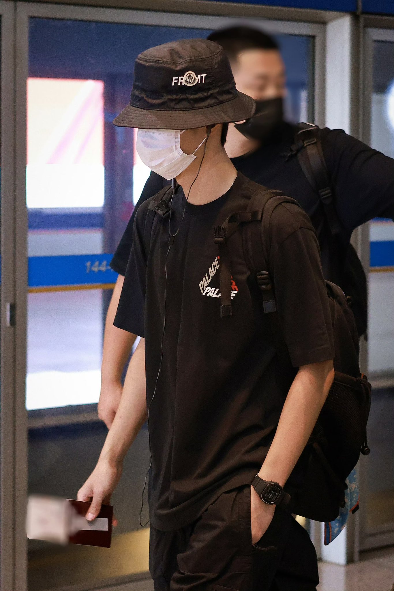 ลัดฟ้าสู่เมืองไทย!! แห่แชร์ภาพ ‘หวังอี้ป๋อ’ ที่สนามบิน โปรโมตหนังใหม่ 8 ส.ค.นี้