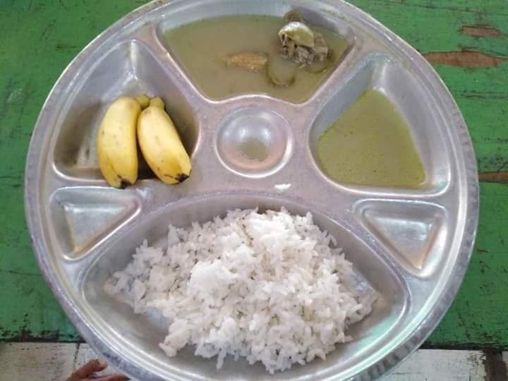 ดราม่าสนั่น! อาหารกลางวันเด็ก มีแค่กล้วยกับเศษแกงไก่