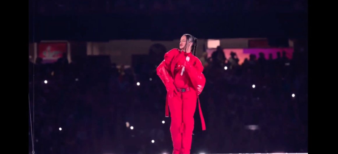 รวมมีม 'ริฮานน่า'!! ประมวลช็อตฟีลไวรัลฮิตจากโชว์พักครึ่ง Super Bowl รวมมีม 'ริฮานน่า'!! ประมวลช็อตฟีลไวรัลฮิตจากโชว์พักครึ่ง Super Bowl