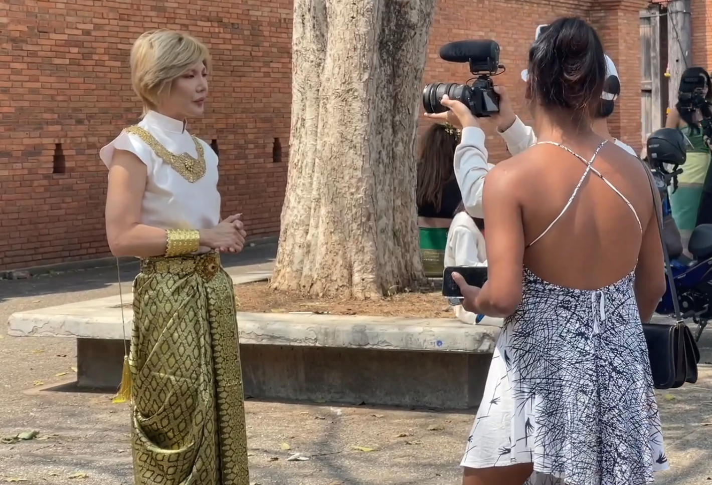 ชุดไทยฟีเวอร์ ! สาวจีนเที่ยวเชียงใหม่แต่งประชันถ่ายลงโซเชียล ชุดไทยฟีเวอร์ ! สาวจีนเที่ยวเชียงใหม่แต่งประชันถ่ายลงโซเชียล