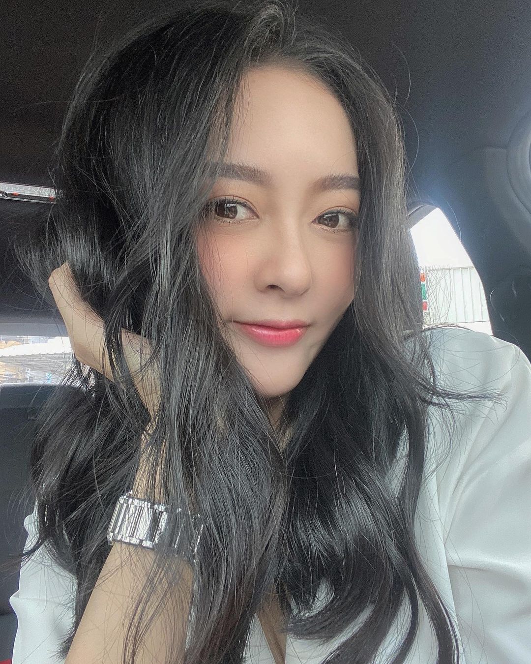 พั้นซ์ วรกาญจน์ นำทีมรับทรัพย์หลังถูกลอตเตอรี่