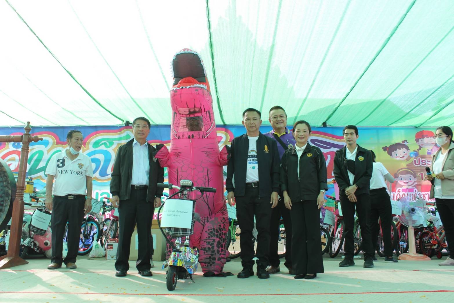 วันเด็ก2566 เทศบาลตำบลพานทอง จัดกิจกรรมให้เยาวชนกว่า 2,000 คน วันเด็ก2566 เทศบาลตำบลพานทอง จัดกิจกรรมให้เยาวชนกว่า 2,000 คน