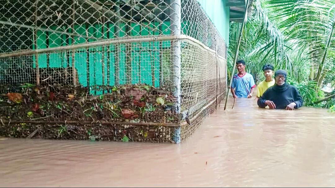 ฝนถล่มปราจีน น้ำป่าเขาใหญ่-ทับลาน หลากท่วมหมู่บ้านตีนเขา