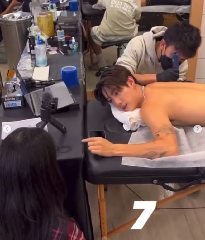 แฟนๆกรี๊ดลั่น มาร์ค - แบมแบม อวดรอยสักเลข 7 คู่กัน