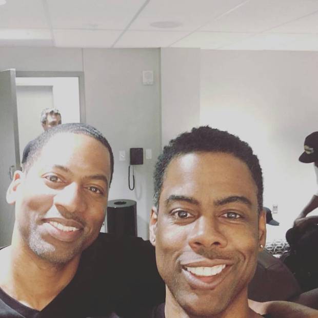 ขอเจอบนสังเวียนมวย!! น้องชาย ‘คริส ร็อก’ มั่นใจคว่ำ ‘วิล สมิธ’ ได้แน่ ขอเจอบนสังเวียนมวย!! น้องชาย ‘คริส ร็อก’ มั่นใจคว่ำ ‘วิล สมิธ’ ได้แน่