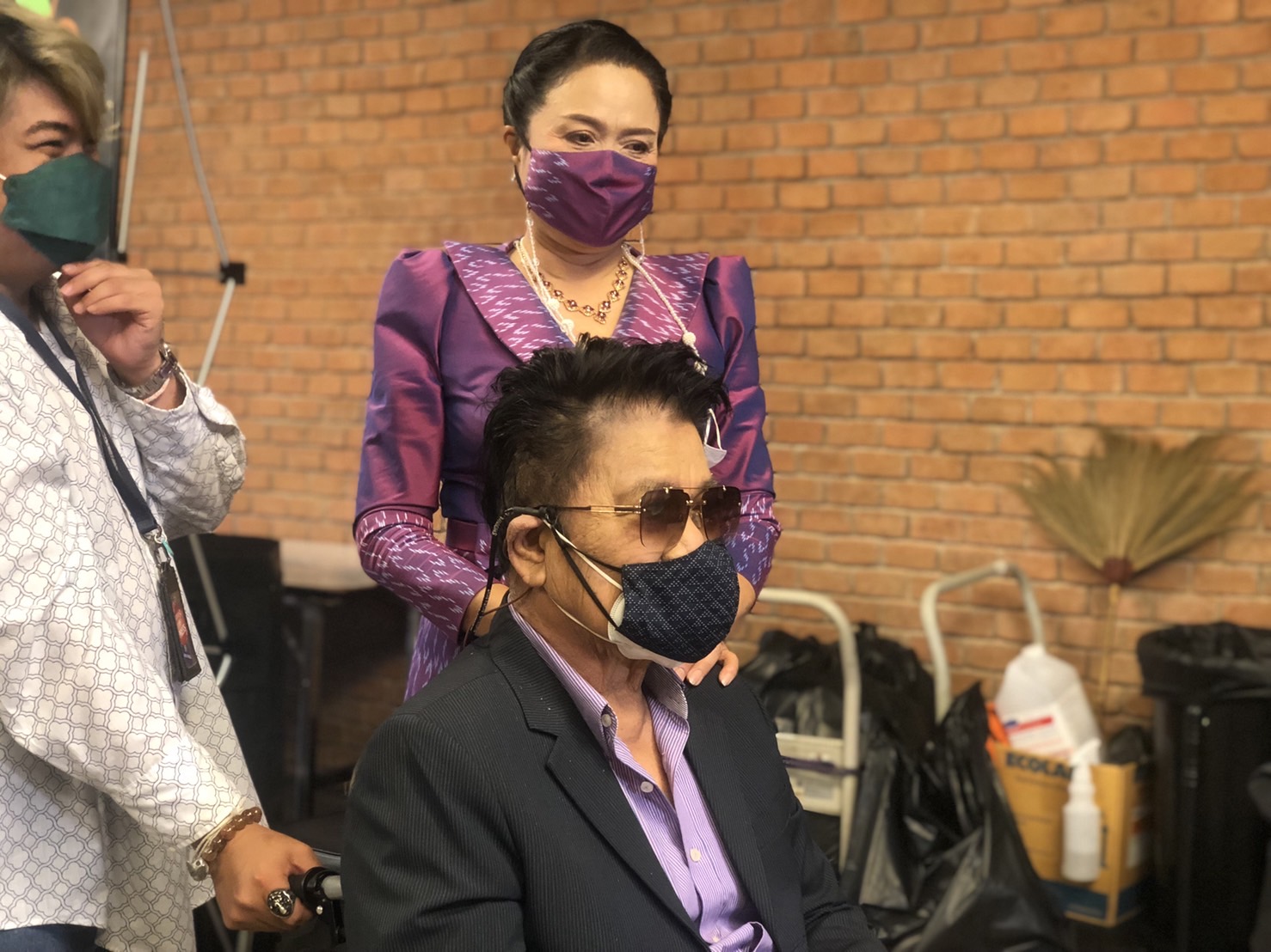 ครูชลธี - ครูปุ้ม เปิดใจครั้งแรก หลังกลับมาดูแลกันอีกครั้ง ครูชลธี - ครูปุ้ม เปิดใจครั้งแรก หลังกลับมาดูแลกันอีกครั้ง