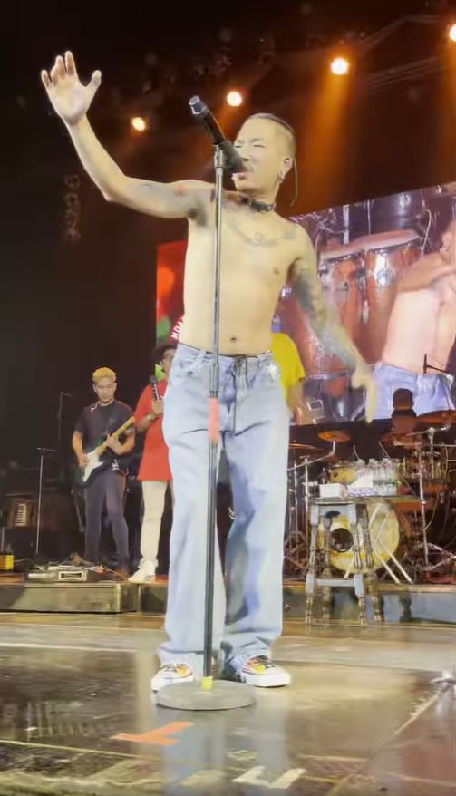 แจ๊ส ชวนชื่น โชว์คอนเสิร์ต ทำคนดูโฟกัสผิดจุด เพราะสิ่งนี้?? 