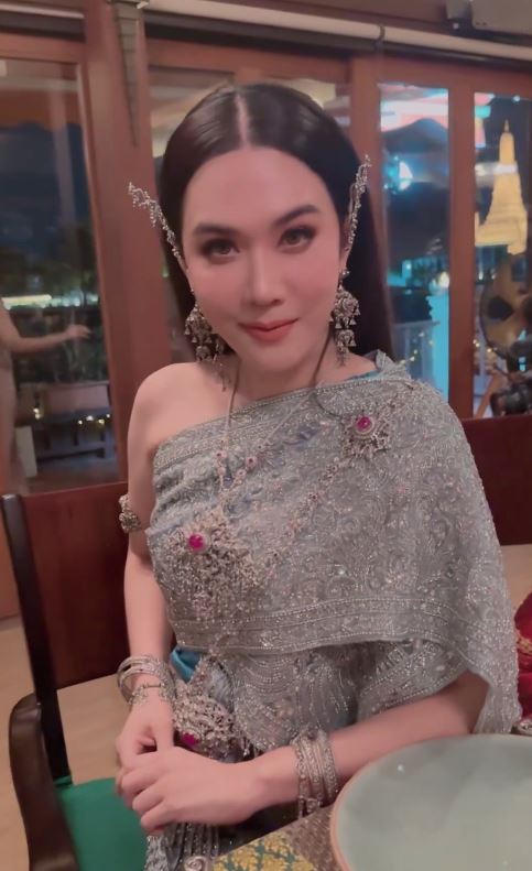 เอ๋ พรทิพย์ ปาร์ตี้วันเกิดในธีมชุดไทย เพื่อนแก๊งนางร้าย จัดใหญ่จัดเต็ม! 