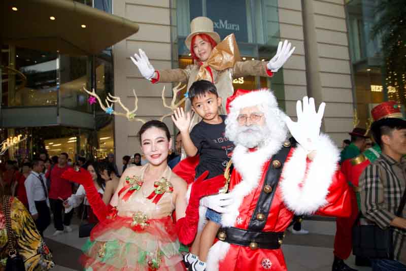 รับเทศกาลคริสต์มาส ขบวนพาเหรดซานต้ามอบความสุข รับเทศกาลคริสต์มาส ขบวนพาเหรดซานต้ามอบความสุข
