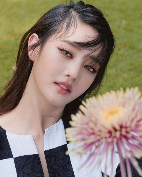 รู้จัก มินนี่ (G)I-DLE!! เมนโวค่อลหรือนักร้องเสียงหลักของวงเกิร์ลกรุ๊ปหลากสัญชาติ