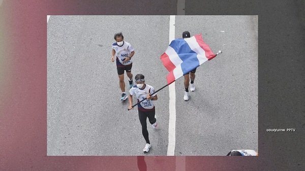 “ตูน บอดี้สแลม” วิ่งนำธงไตรรงค์ไม้สุดท้ายสู้ศึกโอลิมปิก (มีคลิป) “ตูน บอดี้สแลม” วิ่งนำธงไตรรงค์ไม้สุดท้ายสู้ศึกโอลิมปิก (มีคลิป)