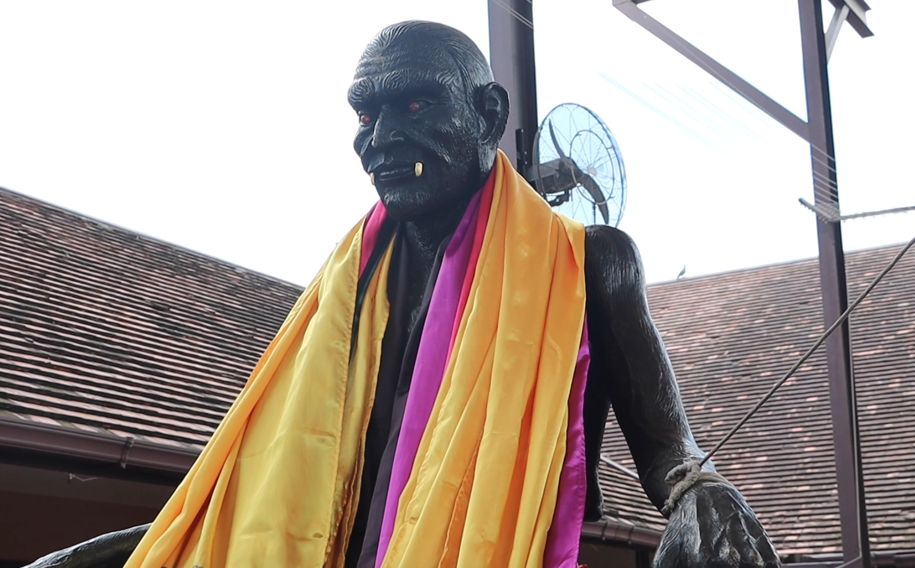 วิธีบูชาครูกายแก้ว เผยเคล็ดลับ! ขอพรให้สมดั่งใจ ห้ามใช้สัตว์บูชายัญ วิธีบูชาครูกายแก้ว เผยเคล็ดลับ! ขอพรให้สมดั่งใจ ห้ามใช้สัตว์บูชายัญ