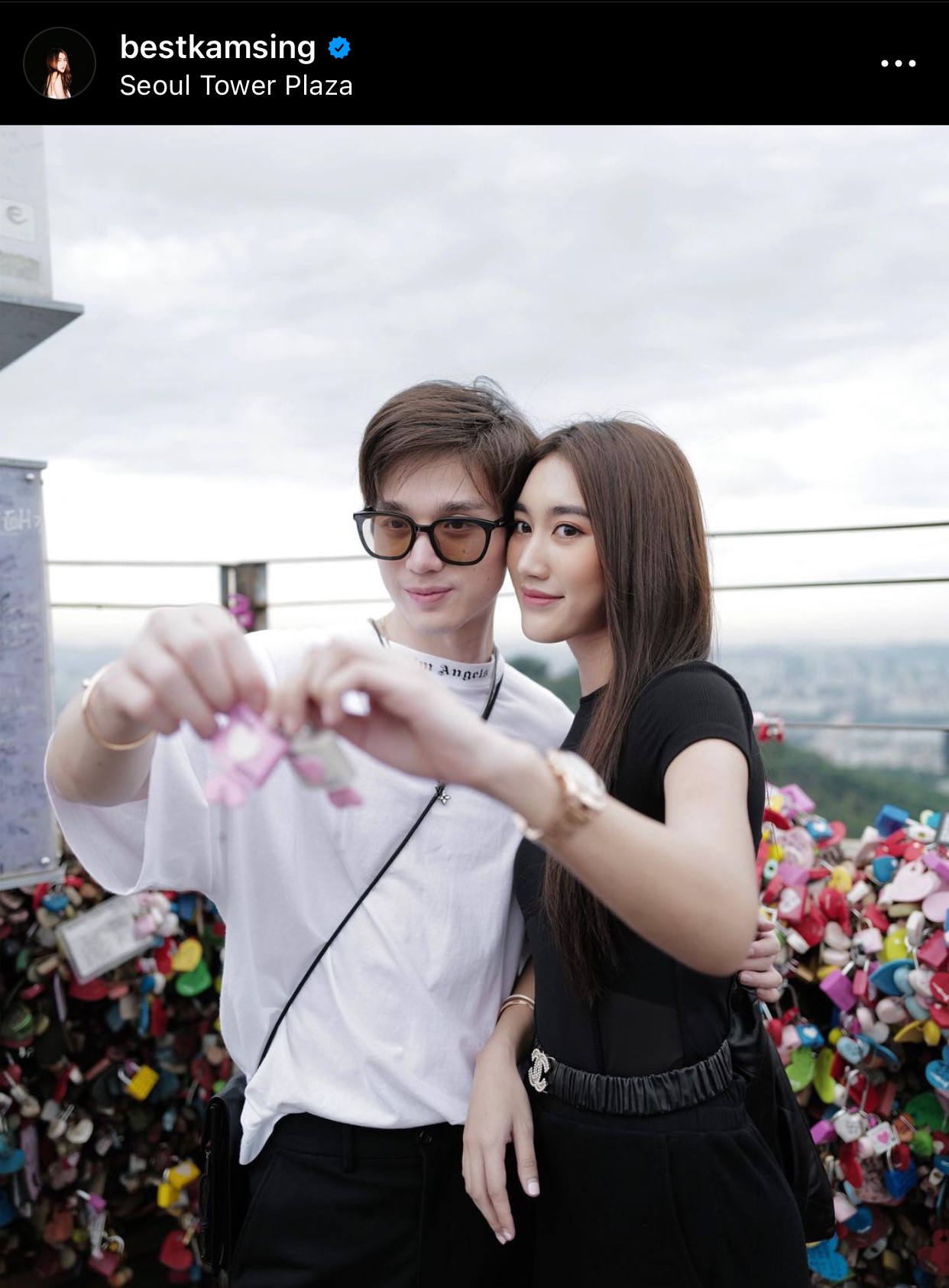 สมรักษ์ คำสิงห์  ยัน 'เบสท์-ตงตง' ยังรักกันดี 