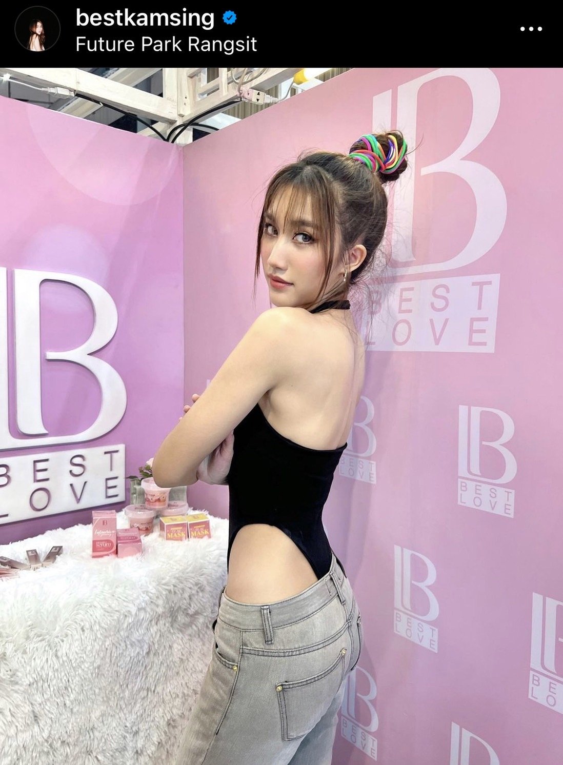 เบสท์ คำสิงห์ โสดแล้วสวย สวมชุดเว้าขาสูงแซ่บเวอร์ภาพนี้ ทำชาวเน็ตถกกันเดือด!!  