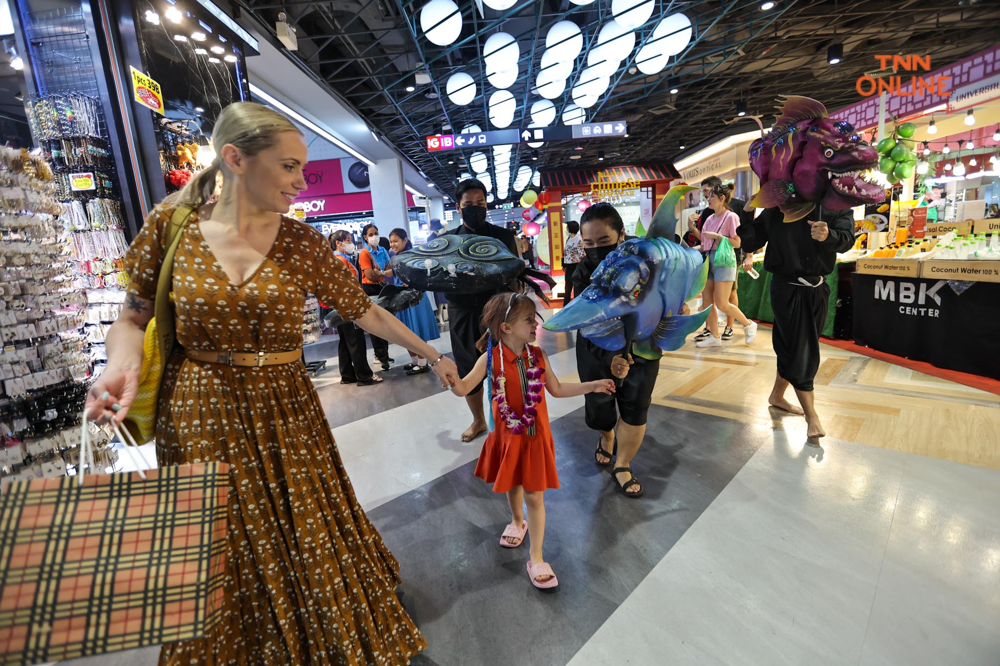 “หนุมาน” บุกกลางกรุง ทักทาย นทท. กระตุ้นท่องเที่ยวไทย “หนุมาน” บุกกลางกรุง ทักทาย นทท. กระตุ้นท่องเที่ยวไทย