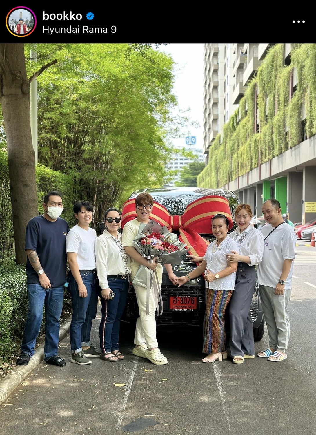 สุดปัง! ดีเจบุ๊คโก๊ะ ทุ่มเงินสดถอยรถป้ายแดงเป็นของขวัญวันเกิดให้กับตัวเอง สุดปัง! ดีเจบุ๊คโก๊ะ ทุ่มเงินสดถอยรถป้ายแดงเป็นของขวัญวันเกิดให้กับตัวเอง