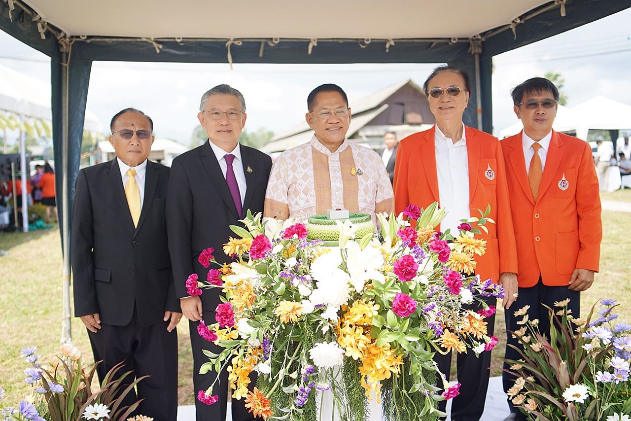 ซีพีเอฟ ส่งมอบ ฟาร์มสาธิตเลี้ยงหมู-ไก่ไข่ Green Farm แก่ ม.วลัยลักษณ์