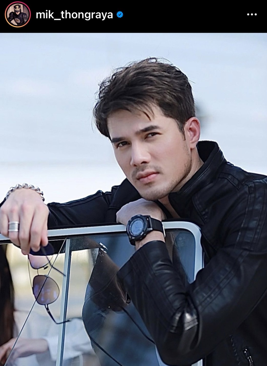 มิกค์ ทองระย้า บ้านแม่ที่สระบุรี น้ำเข้าบ้าน ท่วมชั้นหนึ่งแล้ว มิกค์ ทองระย้า บ้านแม่ที่สระบุรี น้ำเข้าบ้าน ท่วมชั้นหนึ่งแล้ว