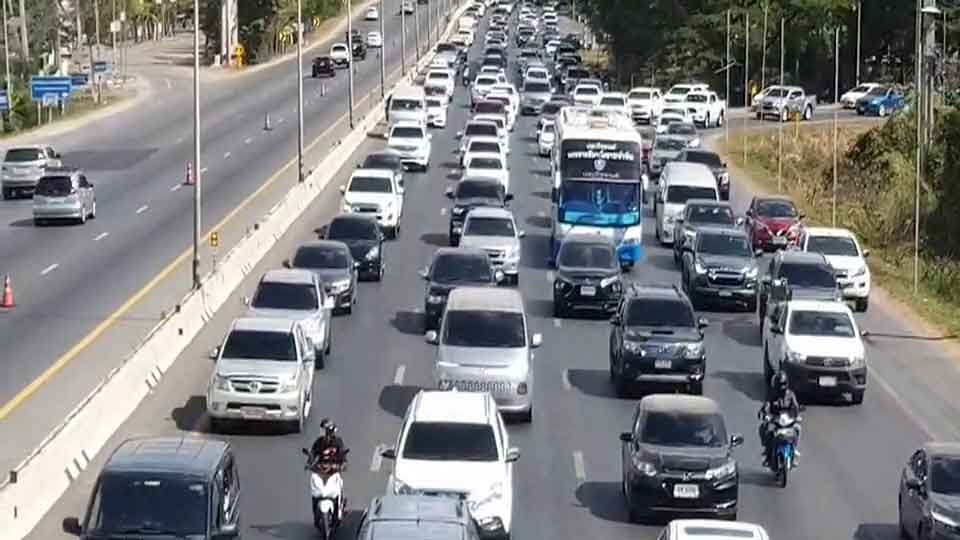 ถนนมิตรภาพ ช่วง อ.มวกเหล็ก รถแน่น คาดเย็นนี้ติดหนึบ