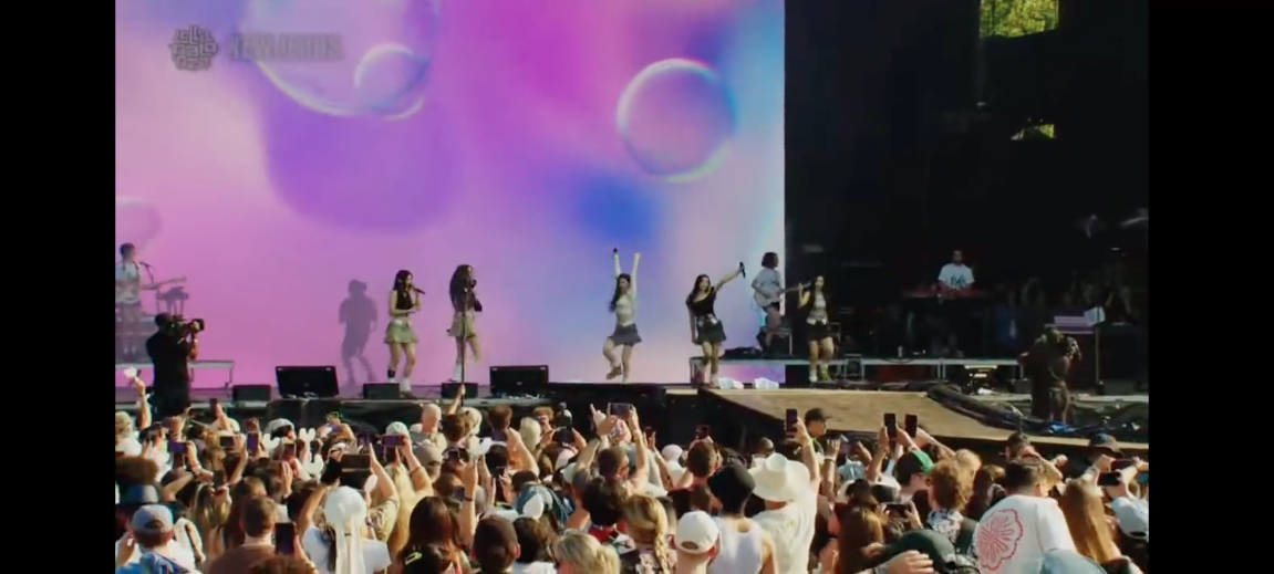 ตัวแม่สุดมุ้งมิ้ง!! NewJeans กระทบไหล่ Billie Eilish ที่เทศกาลดนตรี Lollapalooza ตัวแม่สุดมุ้งมิ้ง!! NewJeans กระทบไหล่ Billie Eilish ที่เทศกาลดนตรี Lollapalooza