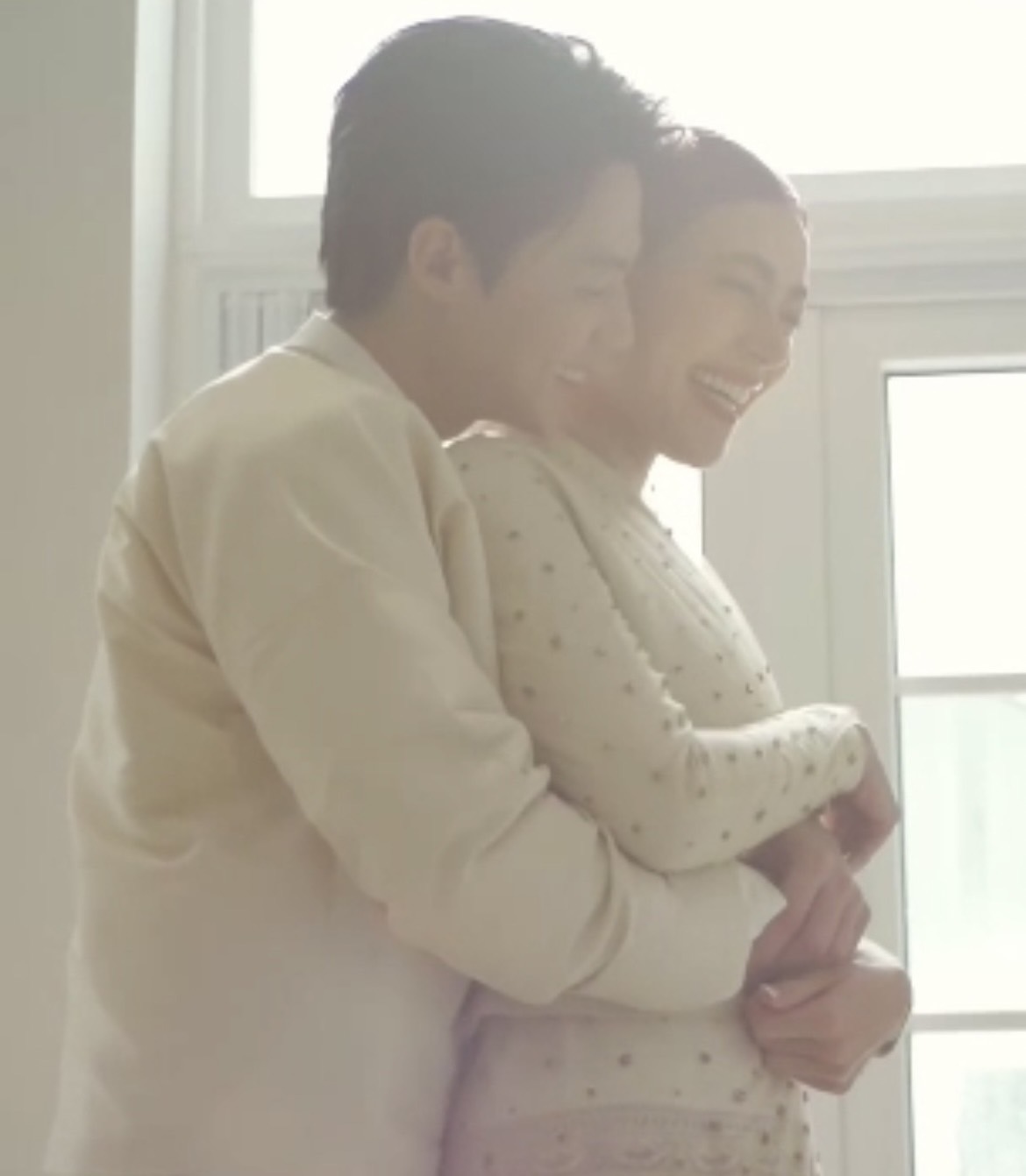 เปิดโมเมนต์พิธีหมั้นสุดอบอุ่น ว่าที่บ่าวสาว หมาก-คิม 