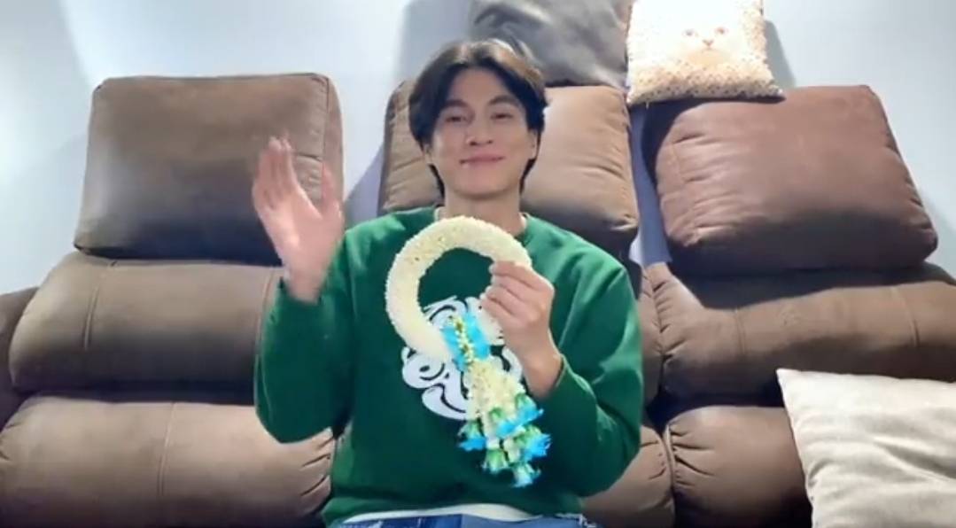 ทีมแม่มารวมกันตรงนี้ กลัฟ คณาวุฒิ อวยพรแฟนคลับเนื่องในวันแม่ 
