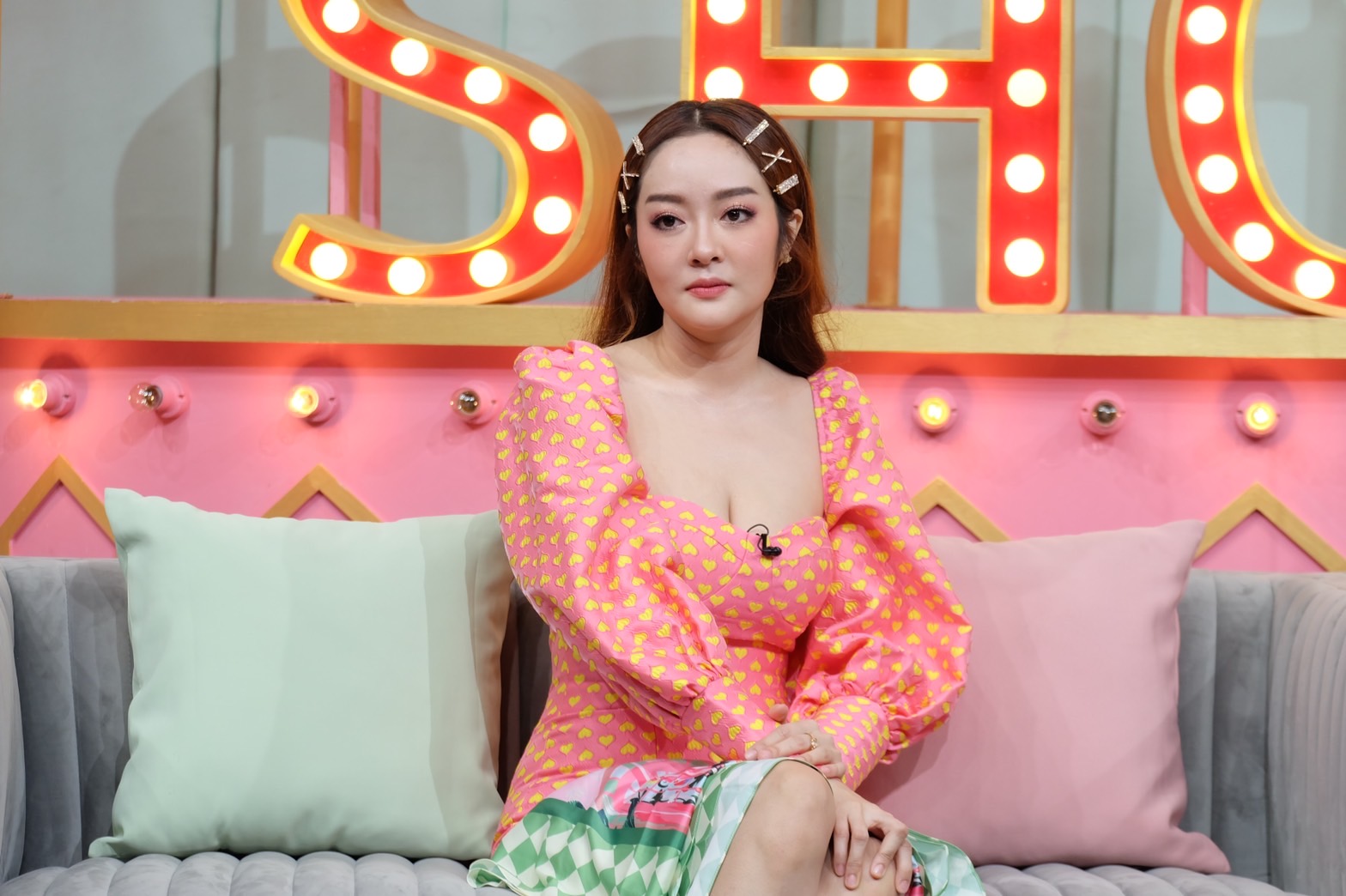 เปิดชีวิต แก้มบุ๋ม นกน้อยในกรงทอง พ่อหวงขั้นสุด จ้างนักสืบตาม เปิดชีวิต แก้มบุ๋ม นกน้อยในกรงทอง พ่อหวงขั้นสุด จ้างนักสืบตาม