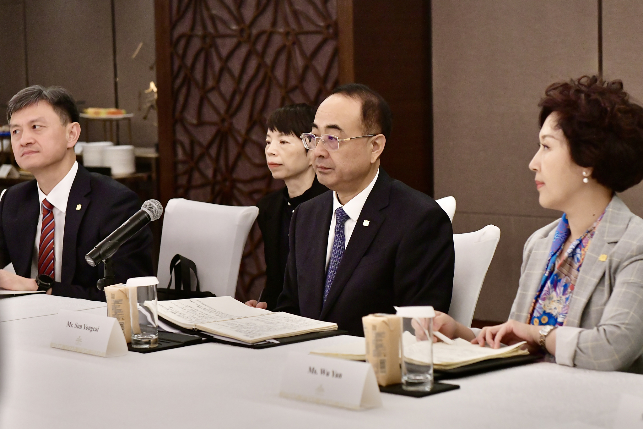 นายกฯหารือผู้บริหาร CRRC ชวนลงทุนโครงสร้างพื้นฐาน ด้านคมนาคมขนส่ง นายกฯหารือผู้บริหาร CRRC ชวนลงทุนโครงสร้างพื้นฐาน ด้านคมนาคมขนส่ง