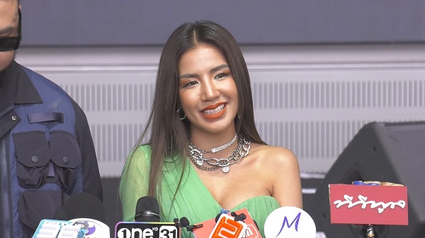 ใบเตย อาร์สยาม ควง UrboyTJ โชว์สุดปัง กับซิงเกิ้ลใหม่ (มีคลิป) ใบเตย อาร์สยาม ควง UrboyTJ โชว์สุดปัง กับซิงเกิ้ลใหม่ (มีคลิป)