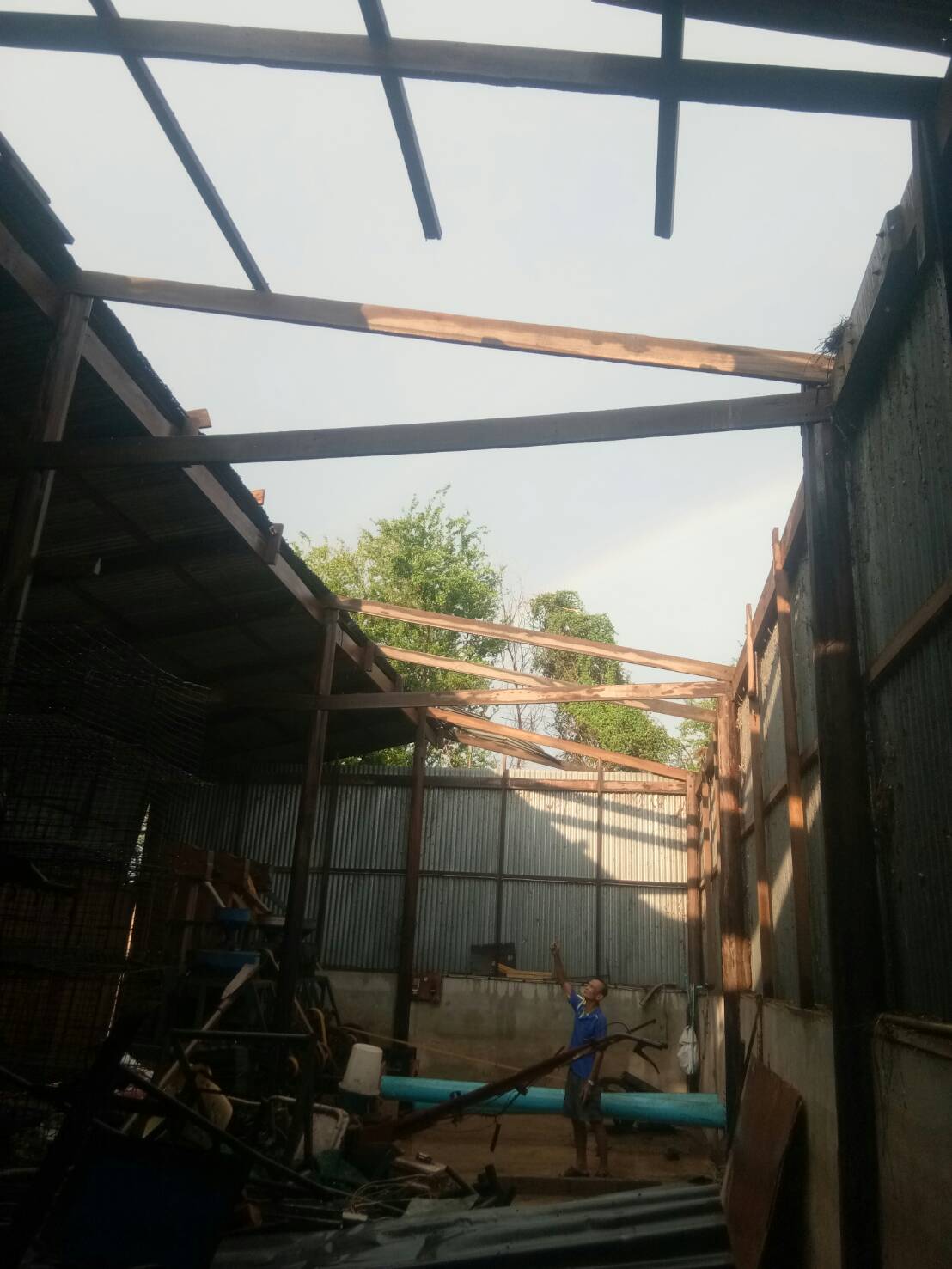 เปิดภาพความเสียหาย! พายุฤดูร้อน พัดถล่ม จ.ลพบุรี เสียหายหลาย 10 หลัง เปิดภาพความเสียหาย! พายุฤดูร้อน พัดถล่ม จ.ลพบุรี เสียหายหลาย 10 หลัง