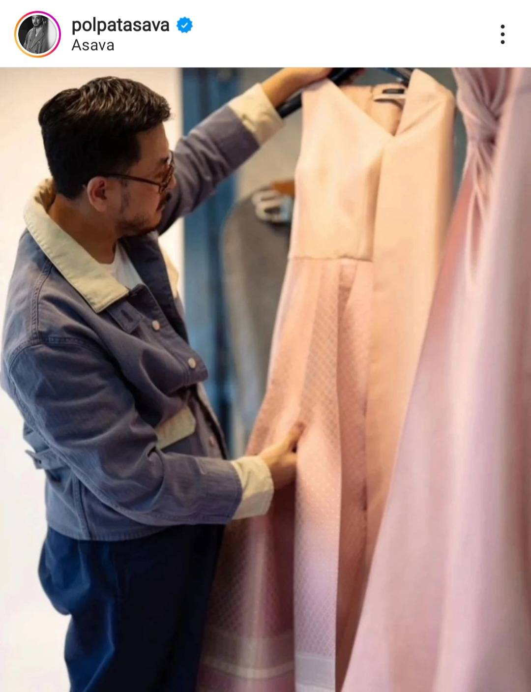 มินนี่ นำทีมวง (G)I-DLE สวมชุดผ้าไหมแบรนด์ไทย ASAVA เดินพรมแดง GDA 