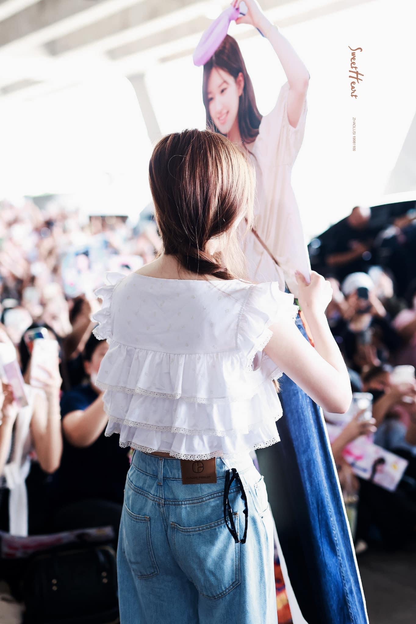 ต้อนรับคนสวย!! ‘จ้าวลู่ซือ’ ครองเทรนด์หลังลัดฟ้าถึงไทย พร้อมทำกิจกรรม 27 ก.ย.นี้ ต้อนรับคนสวย!! ‘จ้าวลู่ซือ’ ครองเทรนด์หลังลัดฟ้าถึงไทย พร้อมทำกิจกรรม 27 ก.ย.นี้