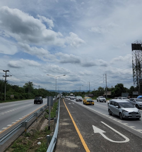 จราจรถนนมิตรภาพ โคราช ล่าสุด! ปริมาณรถมาก ตร.เปิดช่องทางพิเศษ 3 จุด 