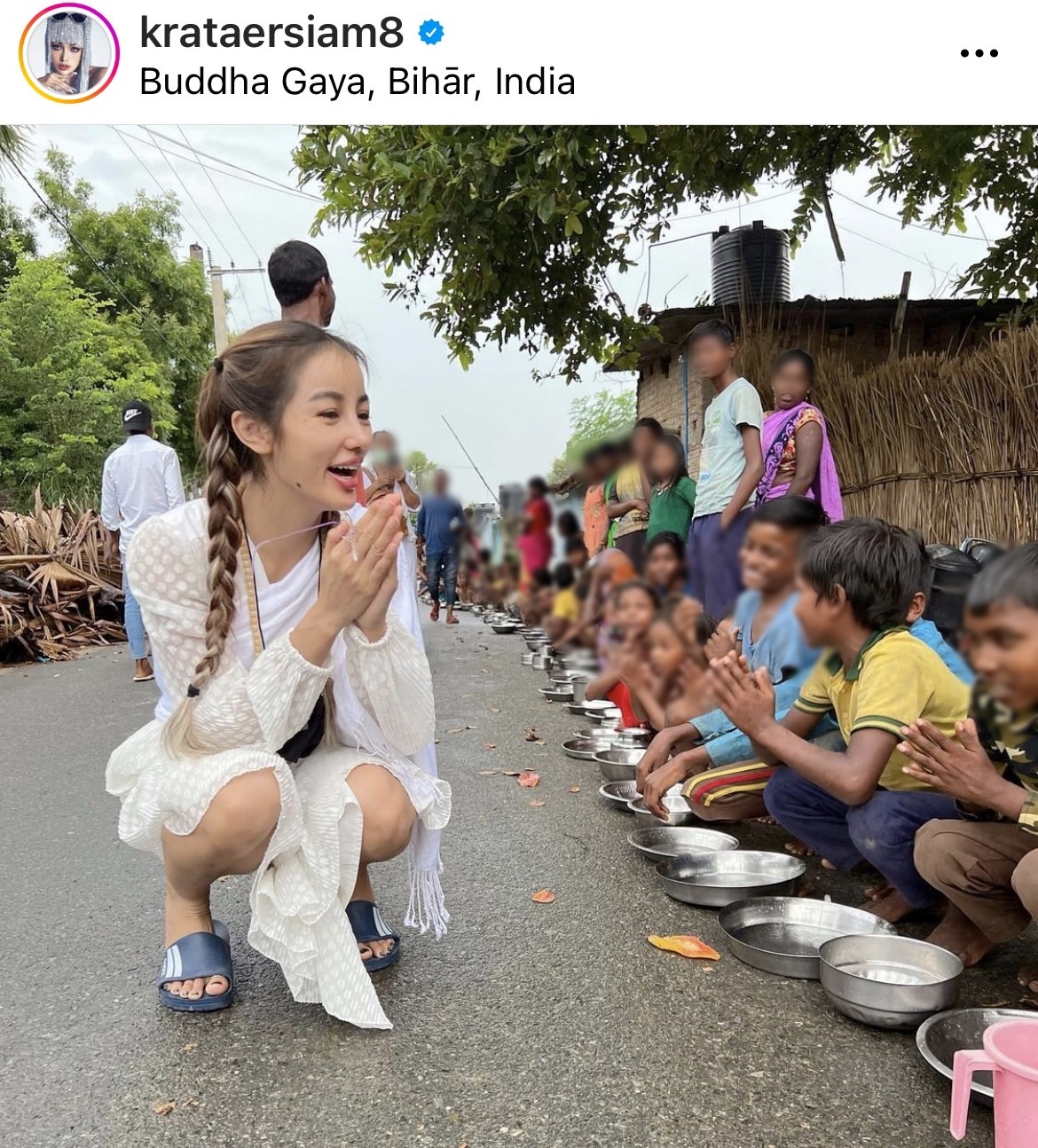 กระแต แจกเงินให้กับผู้ยากไร้ 1 แสน พร้อมแชร์ประสบการณ์ฏิบัติธรรมที่อินเดีย