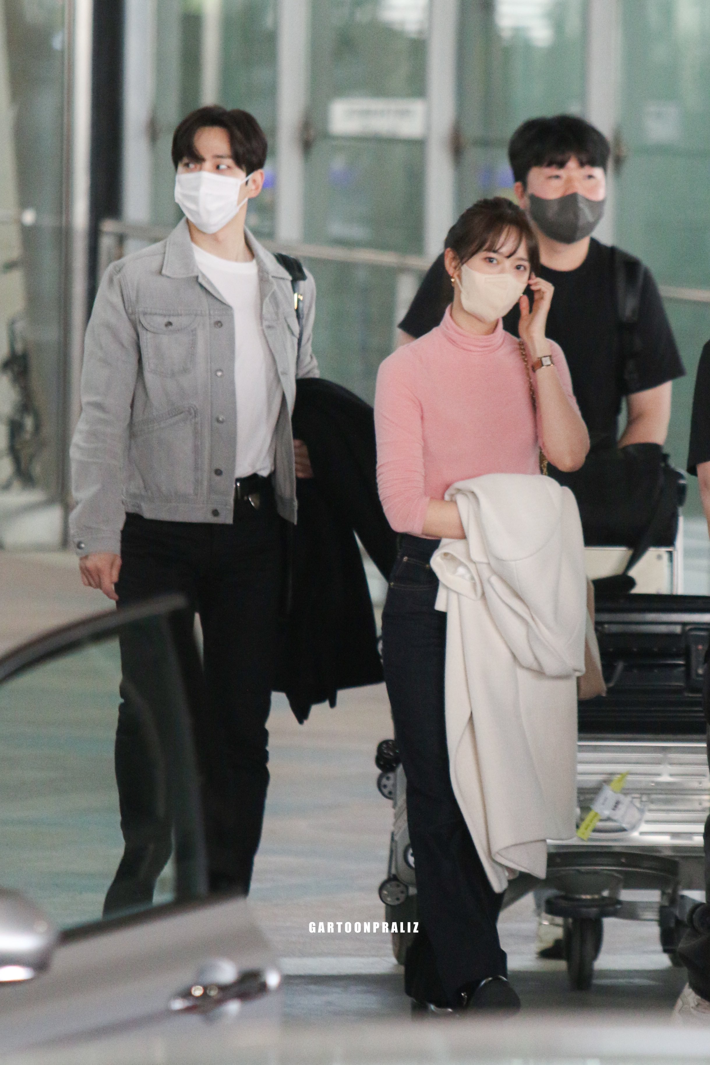 ถึงไทยแล้ว!! 'อีจุนโฮ - ยุนอา' พระนางเกาหลี ลัดฟ้าถ่ายทำซีรีส์ King the Land ในไทย ถึงไทยแล้ว!! 'อีจุนโฮ - ยุนอา' พระนางเกาหลี ลัดฟ้าถ่ายทำซีรีส์ King the Land ในไทย