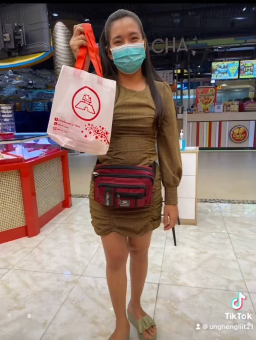 ฮือฮา! สามี-ภรรยา หอบเงินเหรียญกว่า1.2 แสนบาท ซื้อทองคำที่โคราช