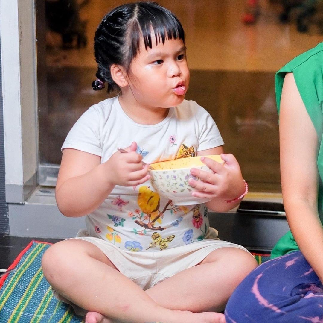 เอ็นดู ออเกรซ ลูกสาว เปิ้ล นาคร-จูน กับเมนูหมูกะทะสุดฟิน! เอ็นดู ออเกรซ ลูกสาว เปิ้ล นาคร-จูน กับเมนูหมูกะทะสุดฟิน!