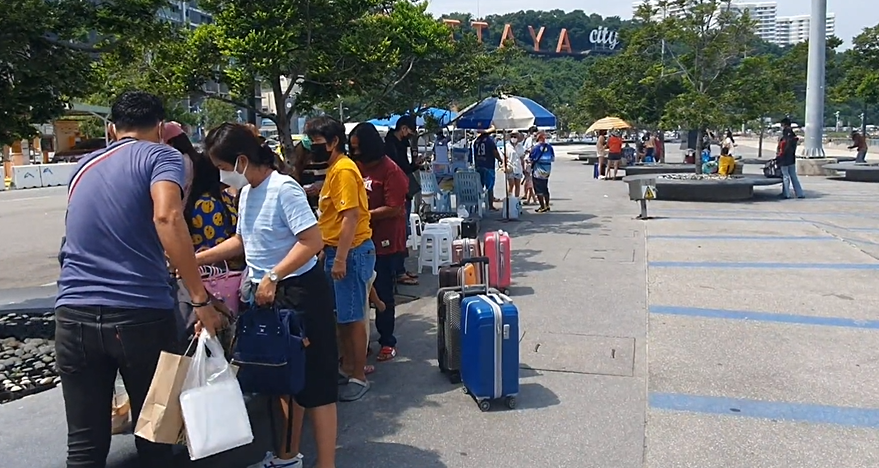 ออกพรรษา พัทยาคึกคัก! นทท.แห่นั่งเรือไปเที่ยวเกาะล้าน