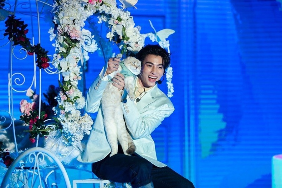 แฟนทั่วโลกสุดฟิน กลัฟ จัดเต็มคอนเสิร์ตออนไลน์ แฟนทั่วโลกสุดฟิน กลัฟ จัดเต็มคอนเสิร์ตออนไลน์