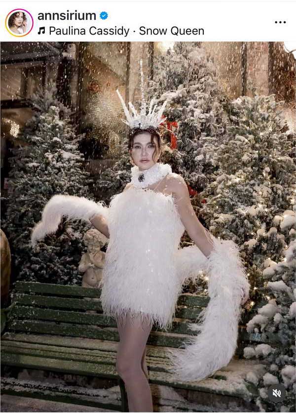 ฮือฮา! แอน สิเรียม แปลงโฉมเป็นเจ้าหญิงหิมะ ต้อนรับ วันคริสต์มาส สวยฉ่ำในวัย 53 ปี ฮือฮา! แอน สิเรียม แปลงโฉมเป็นเจ้าหญิงหิมะ ต้อนรับ วันคริสต์มาส สวยฉ่ำในวัย 53 ปี