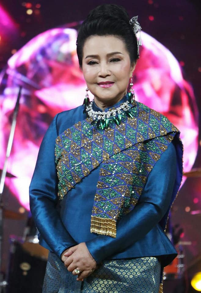 แจงเหตุขับเก๋งฝ่าไม้กั้นทางรถไฟ ไก่ ปริศนา หมอลำชื่อดัง โต้!! ไม่ได้ขับรถเร็ว