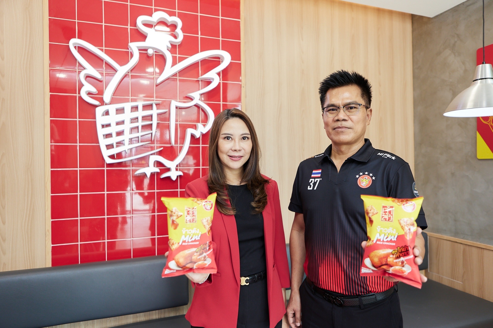 'ห้าดาว x เจ้าสัว' เปิดตัวสแน็ก เจ้าสัว ข้าวตังมินิไก่หยอง สูตรไก่ย่างห้าดาว 'ห้าดาว x เจ้าสัว' เปิดตัวสแน็ก เจ้าสัว ข้าวตังมินิไก่หยอง สูตรไก่ย่างห้าดาว