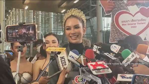 แอนนา เสืองามเอี่ยม เดินทางกลับถึงเมืองไทยแล้ว   (มีคลิป)